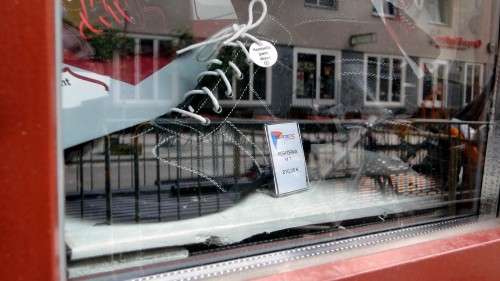 Neuer Schuhladen auf der Alaunstraße. Anklicken, um das Bild zu vergrößern.