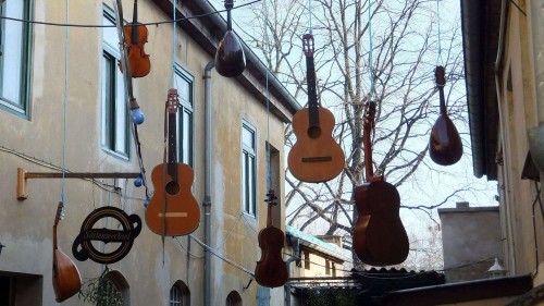 Luftgitarren neu interpretiert Luftgitarren neu interpretiert