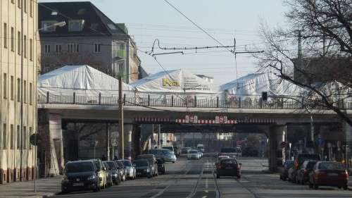 Sogar die Bahn zieht sich bei den Temperaturen warm an Sogar die Bahn zieht sich bei den Temperaturen warm an