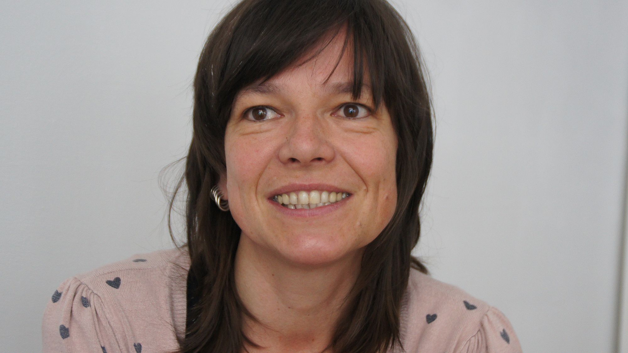 Silke Großmann erkennt sich lächelnd in Fotos nicht wieder, lächelt dafür beim Fotografieren aber sehr oft. Foto: Philine