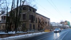 Sanatorium - Einsturzgefahr abgewendet Die Bautzner Landstraße ist wieder frei, der nördliche Fußweg noch gesperrt.