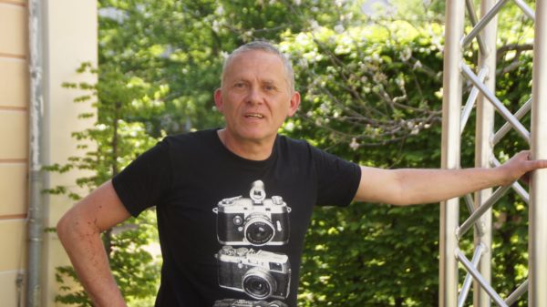 Heiki Ikkola auf der Sommerbühne hinter dem Socie.