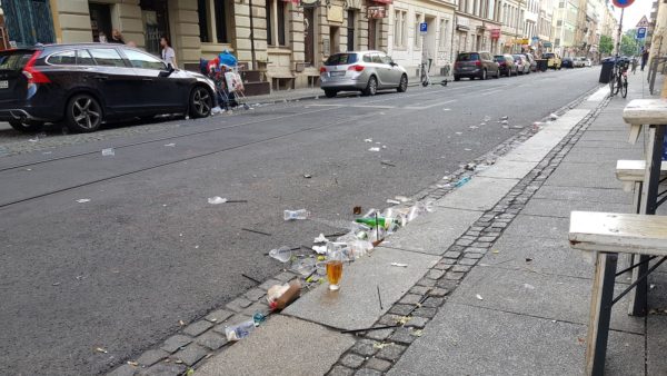 Vor den Kneipen im Bermuda-Dreieck sieht es nicht besser aus.