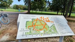 Schmierereien auf dem Alaunplatz Beschmierter Plan am Alaunplatz