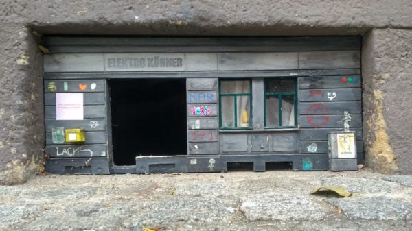 Statt schmuckem Fenster nun nur noch ein trauriges Loch.