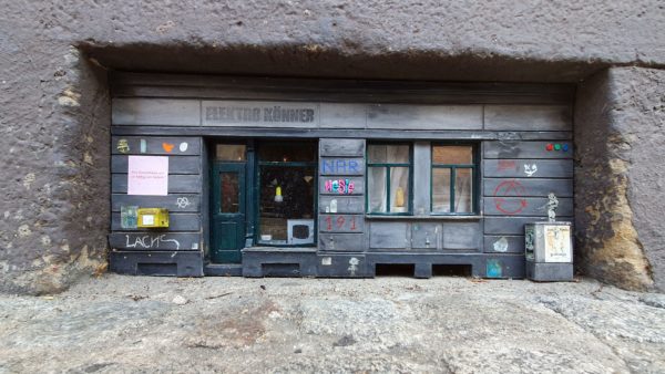 Noch im September war Elektro-Könner schick geschmückt.