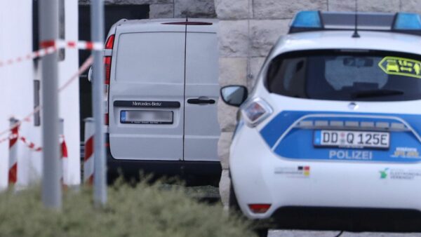 Letztlich wurde in dem Transporter nichts gefärliches gefunden. Foto: Tino Plunert