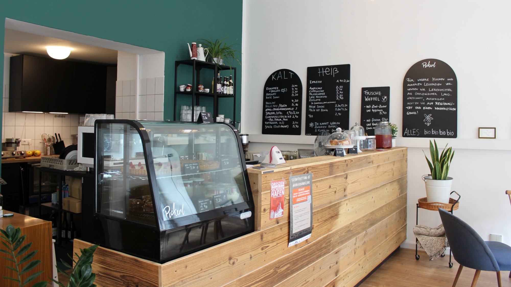 Angekommen im Hecht Das Café-Tattoo Peckerl