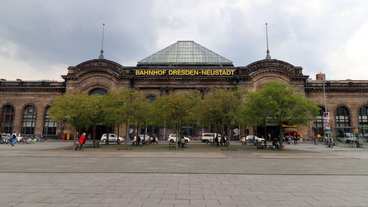 Agressive Frau blockiert Eurocity-Zug im Bahnhof Neustadt Bahnhof Neustadt- Foto: Archiv/Anton Launer