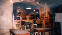 Frühstücken im ReiterIn Café ReiterIn auf der Kamenzer Straße in den frühen 1990ern. Foto: Kurzer