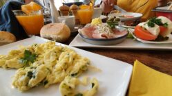 Von Frühstücksmachern Zauberhaftes Frühstück in der Kuchenglocke
