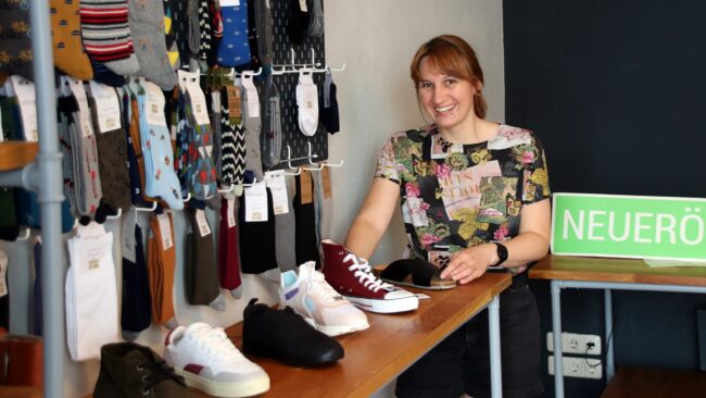 Neu: Großes Angebot an Sneakern und Sandalen.