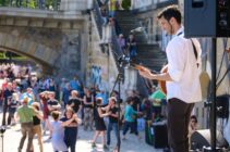 Kultur am Pavillon geht weiter! Die Konzerte am Fuße der Albertbrücke können weiter gehen. - Foto: Ryke Waltz Studios