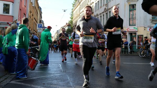Am Sonntag ist wieder Marathon - auch in der Neustadt. Foto: Archiv Anton Launer