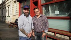 Neueröffnung: Palma & Kleinschmidt J.B. Nutsch und Manuel Palma eröffnen das Eiscafé "Palma & Kleinschmidt" - Foto: Anton Launer