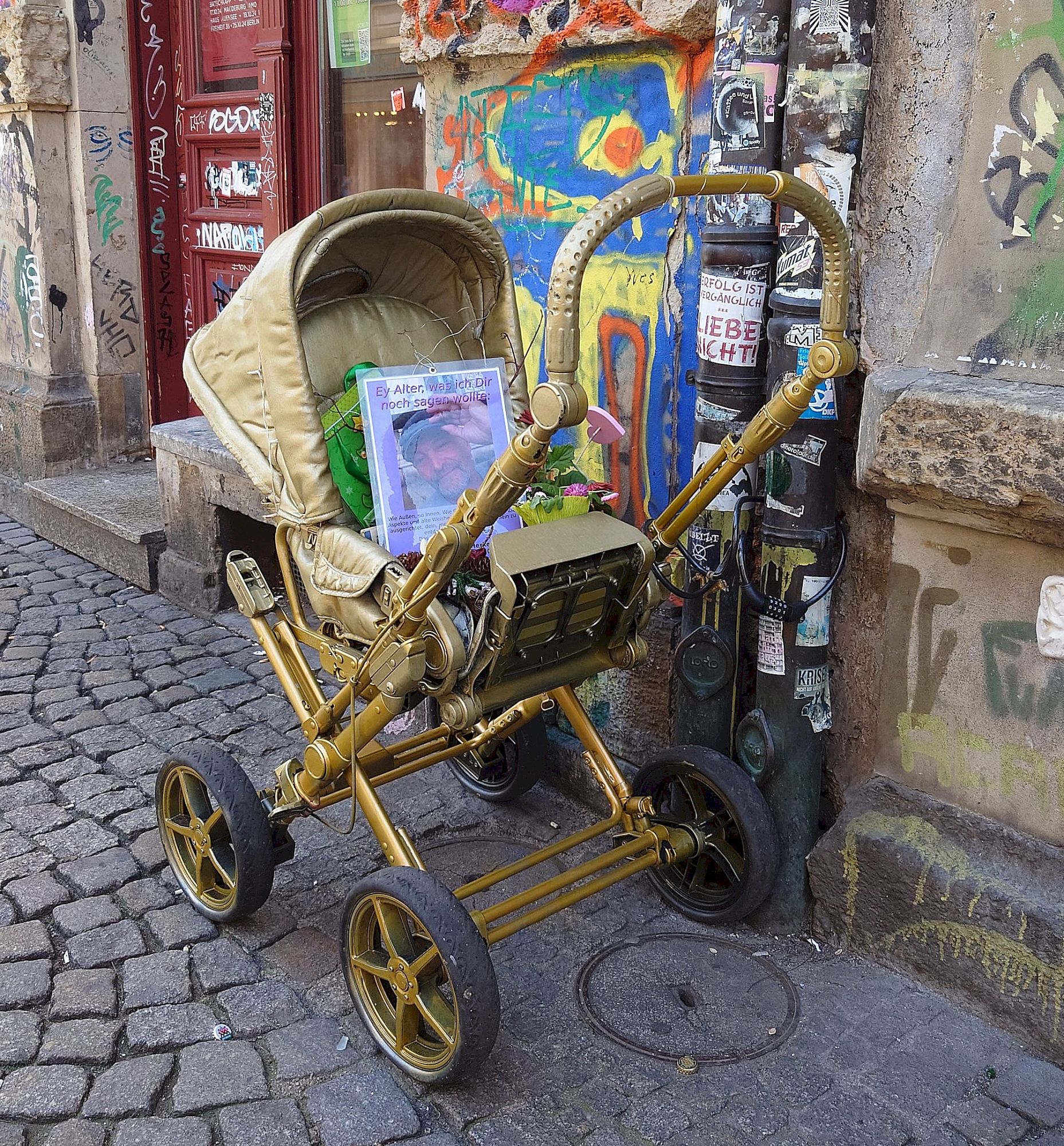 An der schiefen Ecke fiel der Wagen dem Straßen- und Tiefbauamt auf. Foto: Anton Launer