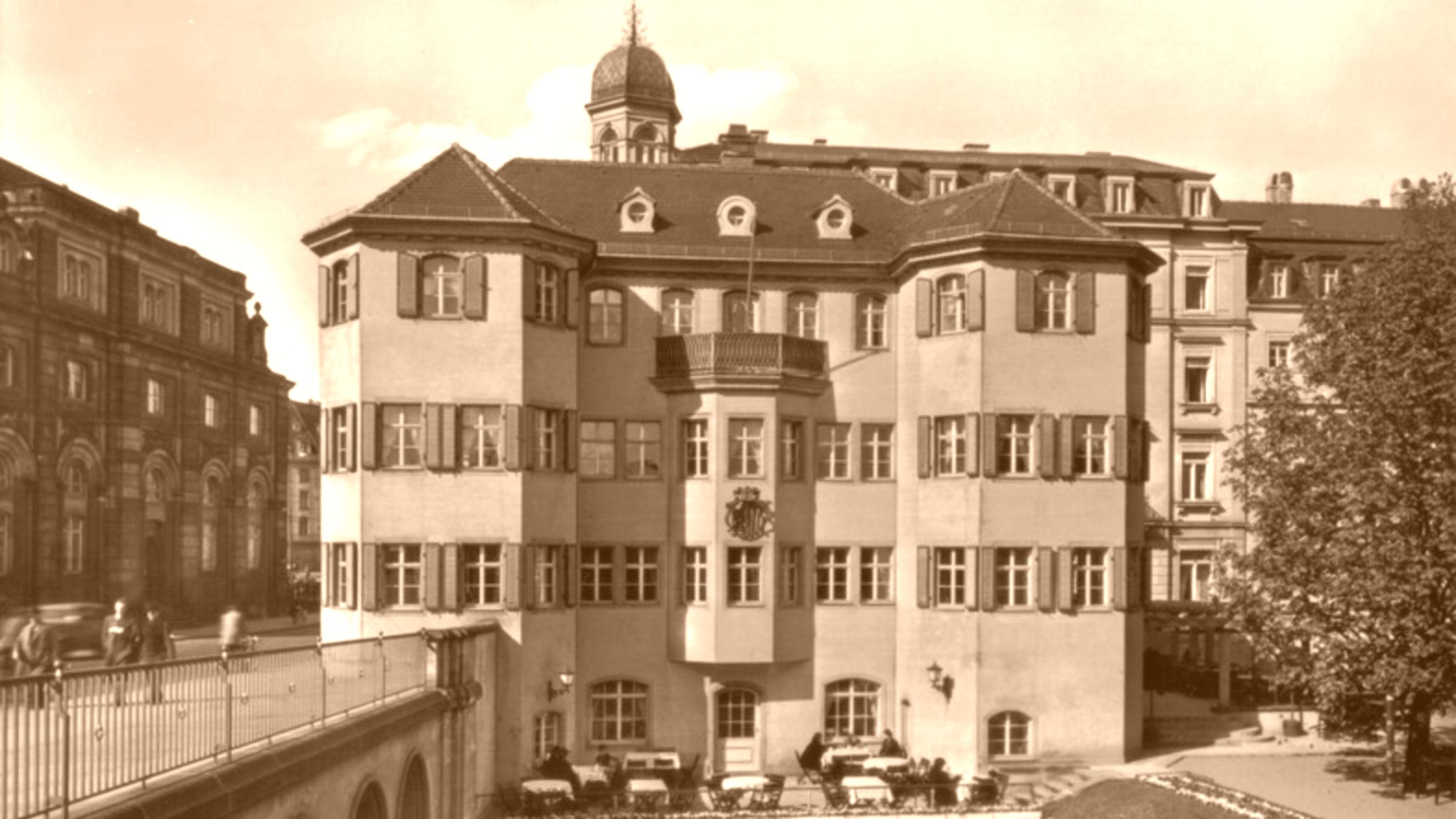 Ein ganz normaler Frühsommertag Das Narrenhäusel auf einer Postkarte aus dem Jahre 1900 - Foto: wikipedia/gemeinfrei