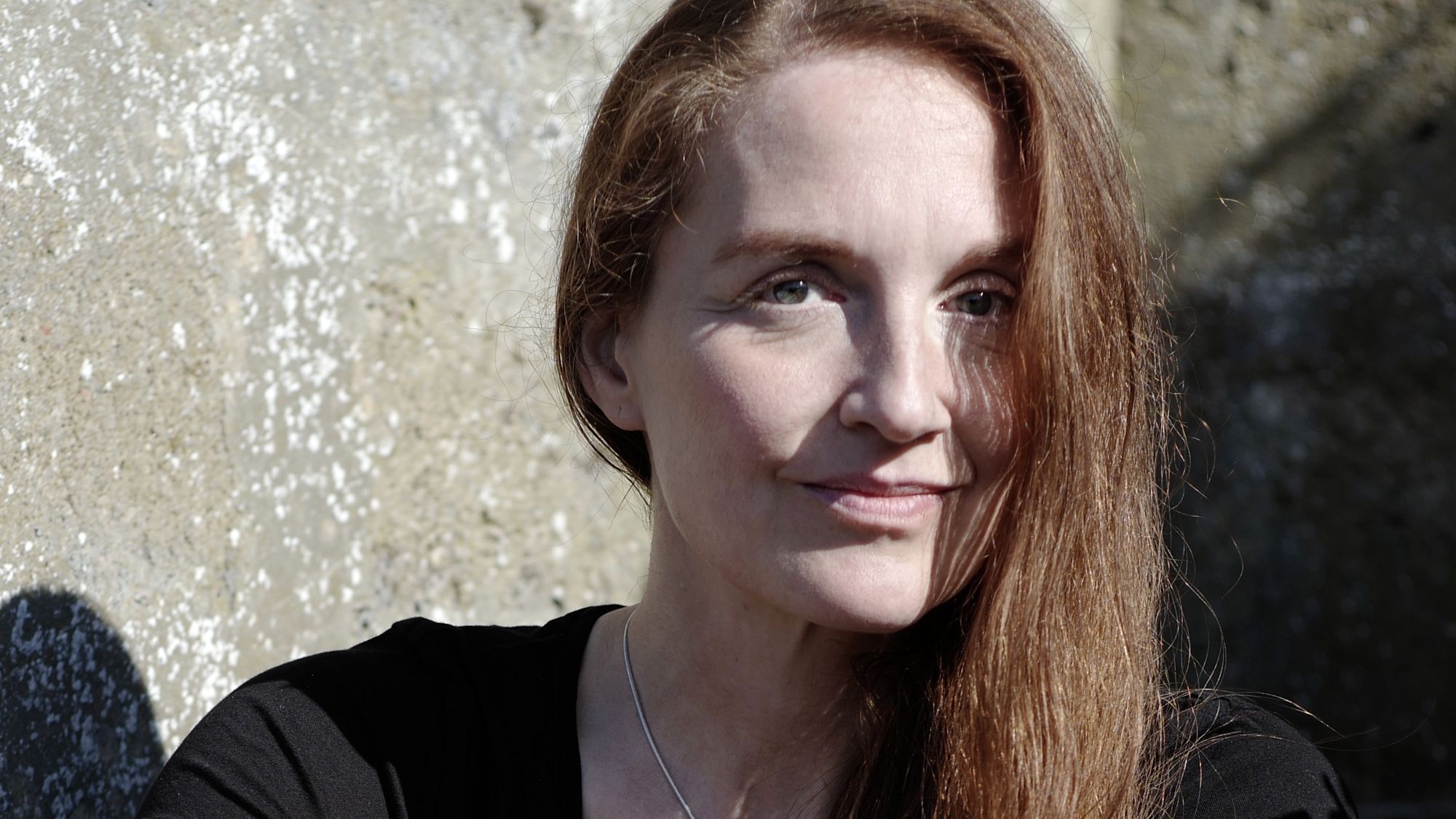 Musikalische Lesung mit Luci van Org Luci van Org liest im Drinnen & Draußen - Foto: Axel Hildebrand