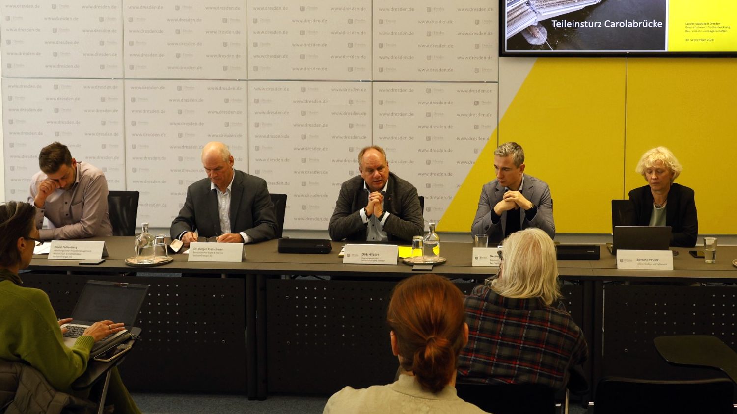 Vertreter*innen von Stadtverwaltung und Sachsen-Energie bei der Pressekonferenz am Montag. Foto: Florian Varga