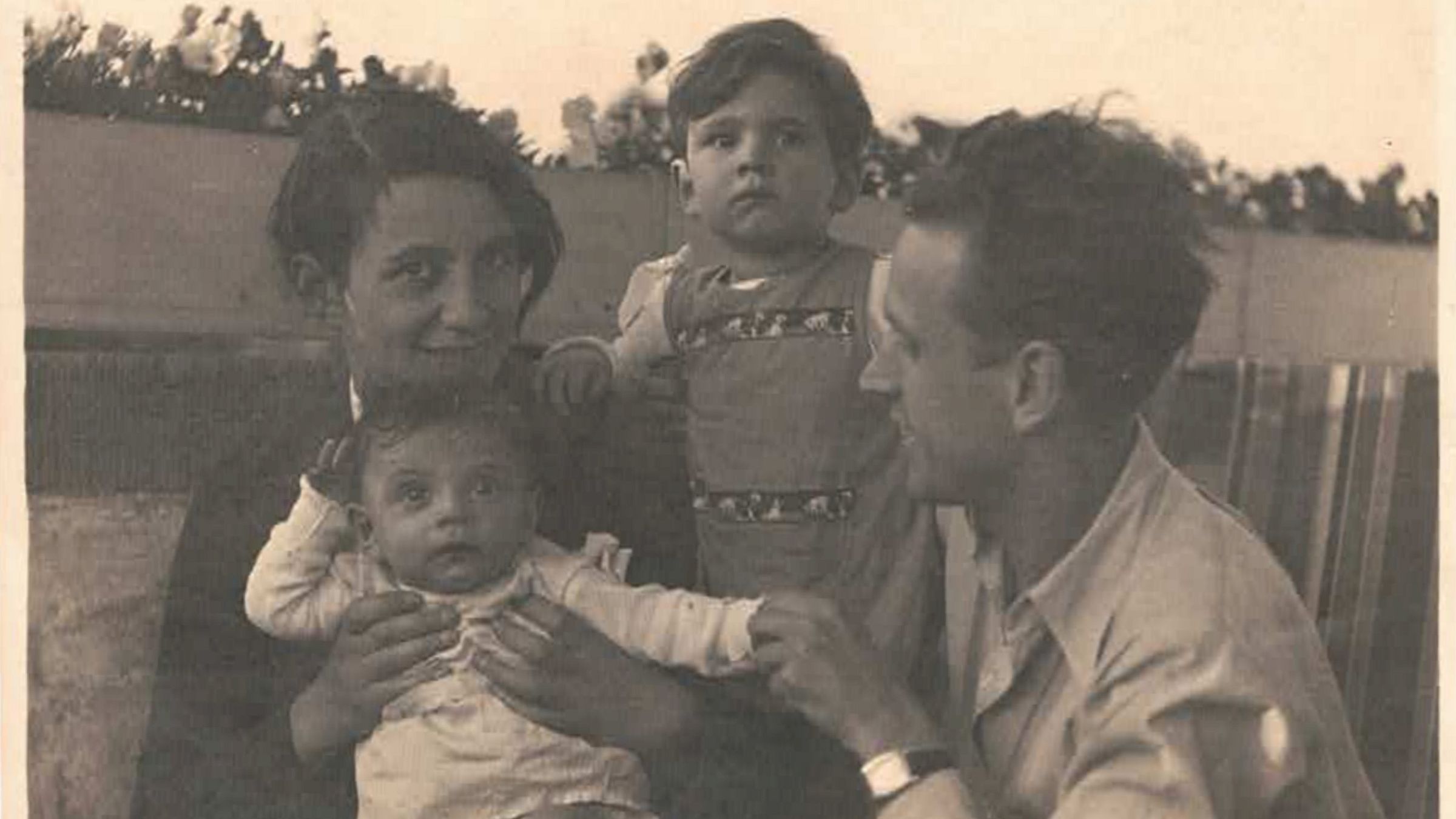 Theaterstück über Schweigen und Verantwortung Martha und ihre Familie - Foto: Familie Strobel