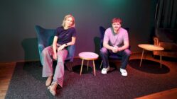 Neu auf der Böhmischen: Massage auf Knopfdruck Christine Hähner und Alexander Menzel eröffnen das erste Sessel-Massage-Studio der Stadt. Foto: Anton Launer