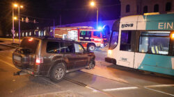 Mitsubishi kollidiert mit Straßenbahn Der Sachschaden wurde mit rund 20.000 Euro beziffert. - Foto: Roland Halkasch