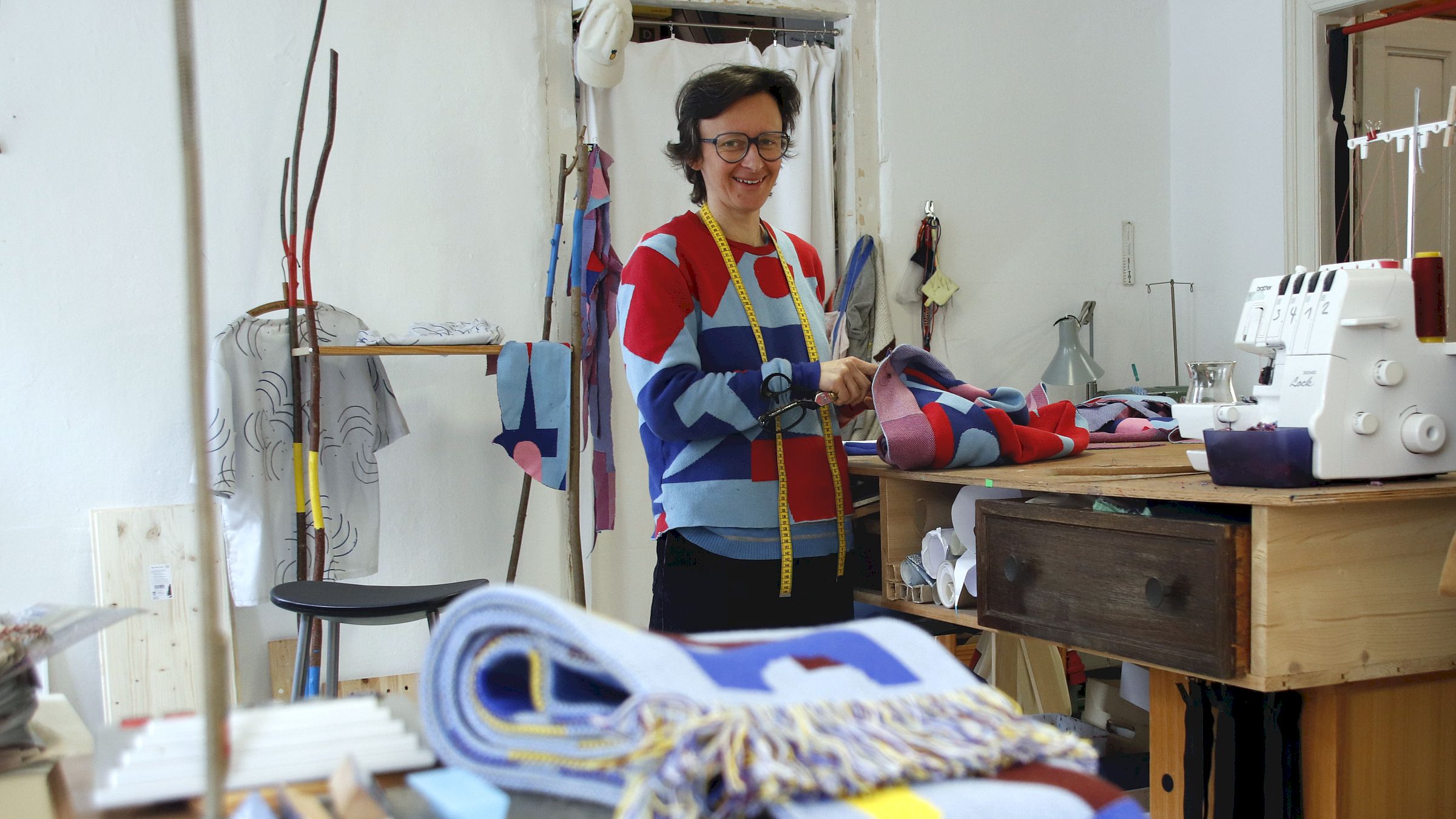 Bettina Kletzsch in ihrem Modelädchen auf der Louisenstraße - Foto: Anton Launer