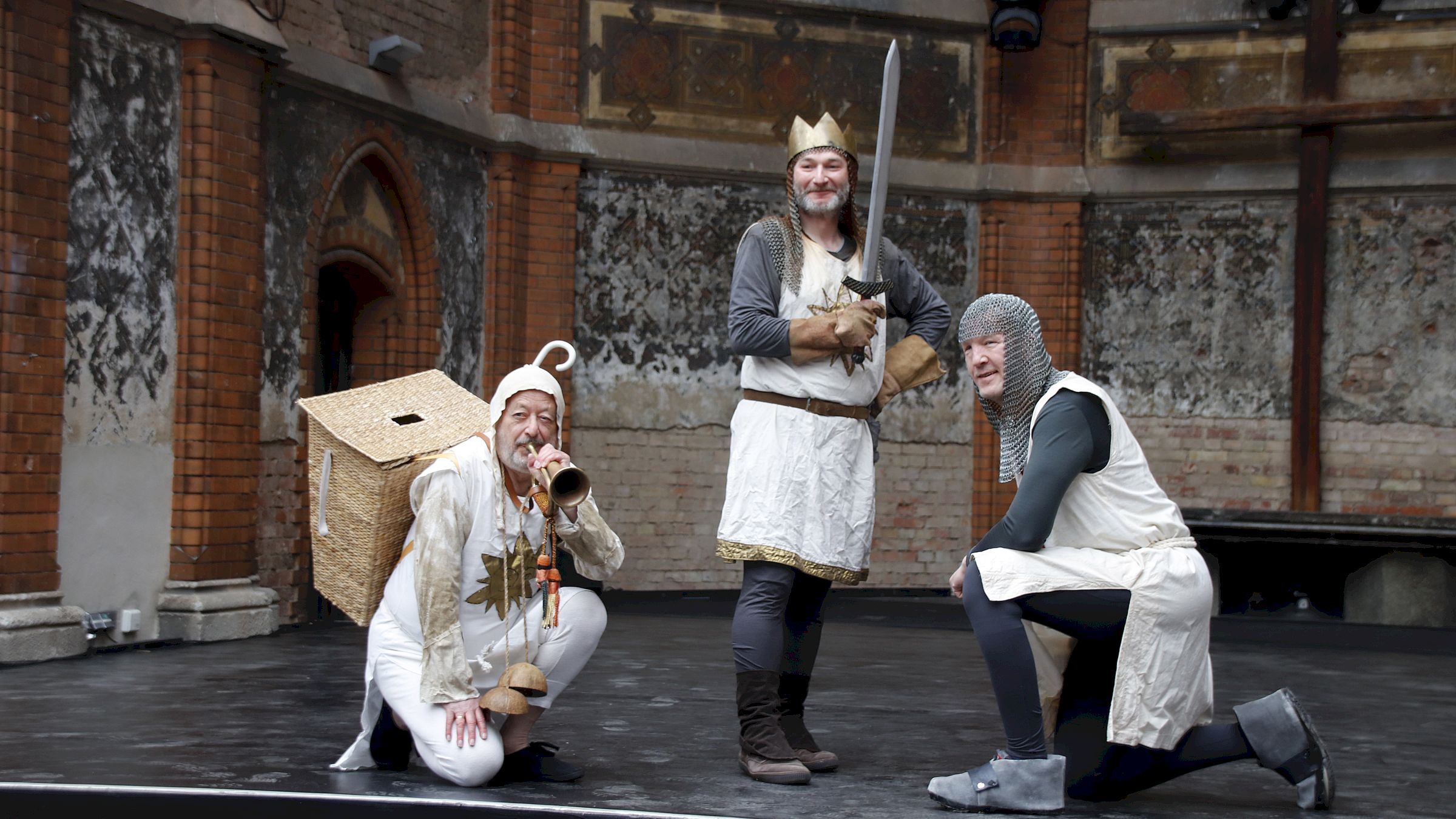 Theaterruine mal wieder in Nöten "Nicht der Messias" -Darsteller: Michael Hochmuth, Ilko Tschiedel und Jens Döring – Foto: Anton Launer
