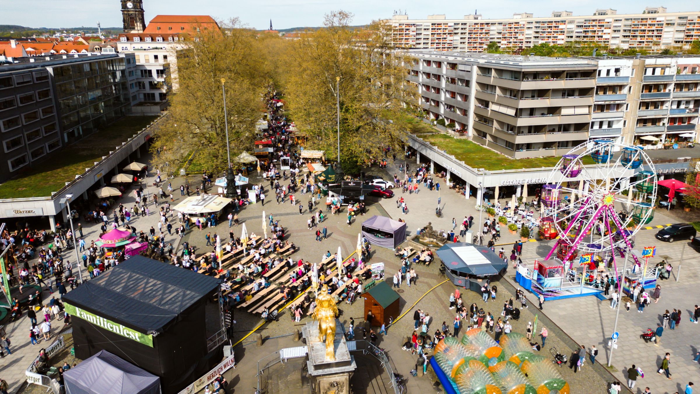 Neustädter Frühling am Goldenen Reiter Rund um den Goldenen Reiter wird vom 1. bis zum 4. Mai gefeiert. Foto: PR/schmidt.fm