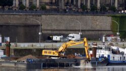 Auf der Domarin wird die Elbe ausgebaggert Von der Domarin 10 aus wird die Fahrtrinne der Elbe ausgebaggert. Foto: Anton Launer