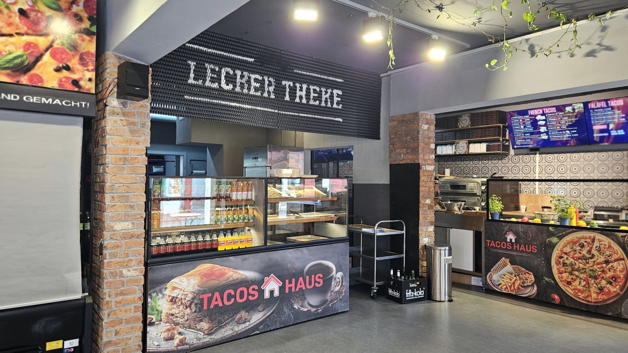 Hat die Backwarenlädchen überlebt - die Lecker Theke - Foto: Anton Launer