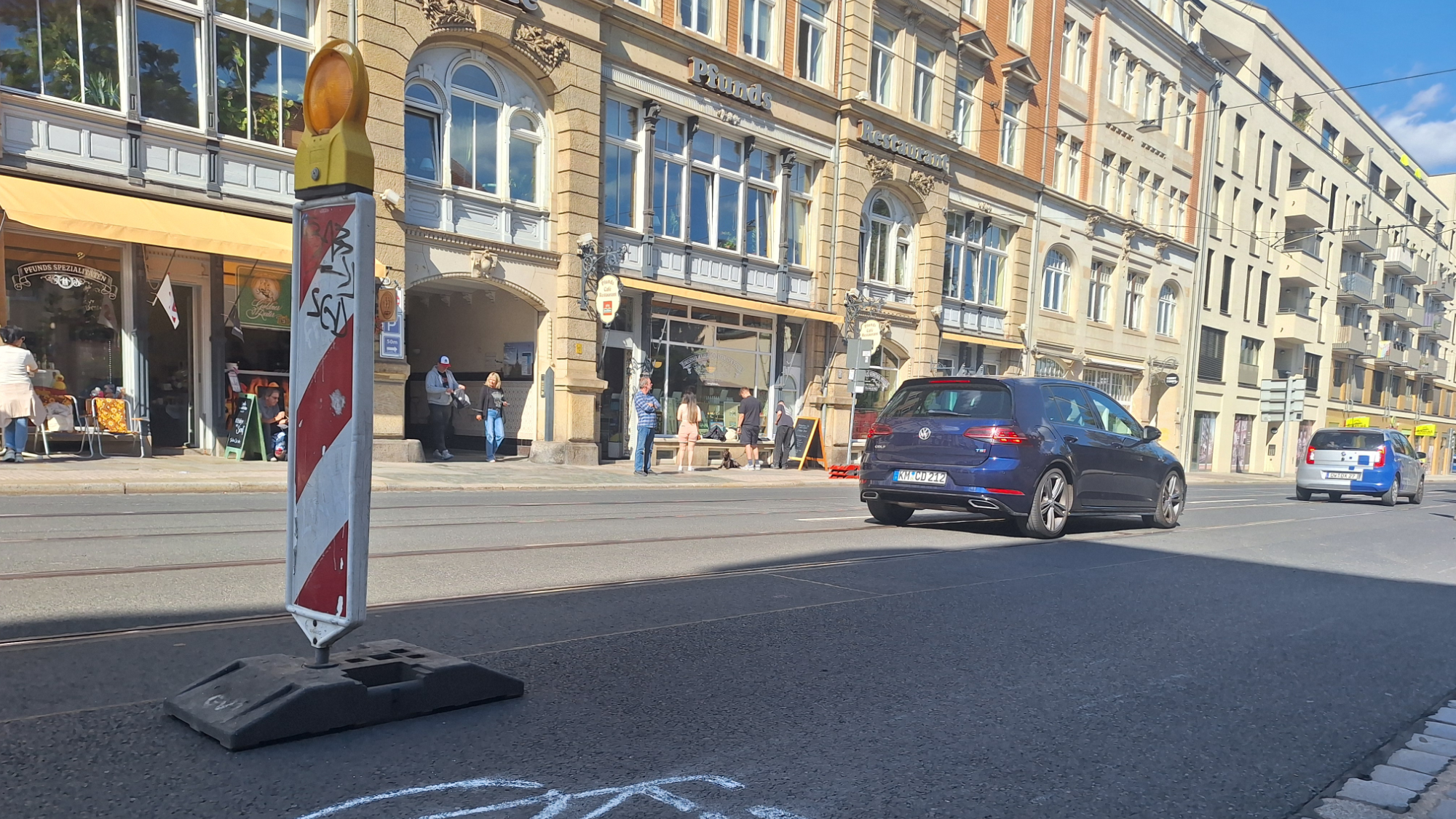 Die Gewerbetreibenden, darunter die Pfunds Molkerei, machen sich Sorgen um die Zukunft, wenn der Radweg auch stadteinwärts kommt.