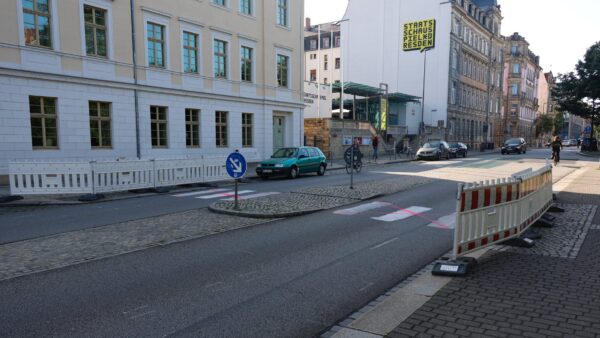 Gefälschter und gesperrter Zebrastreifen auf der Glacisstraße. Foto: Florian Varga