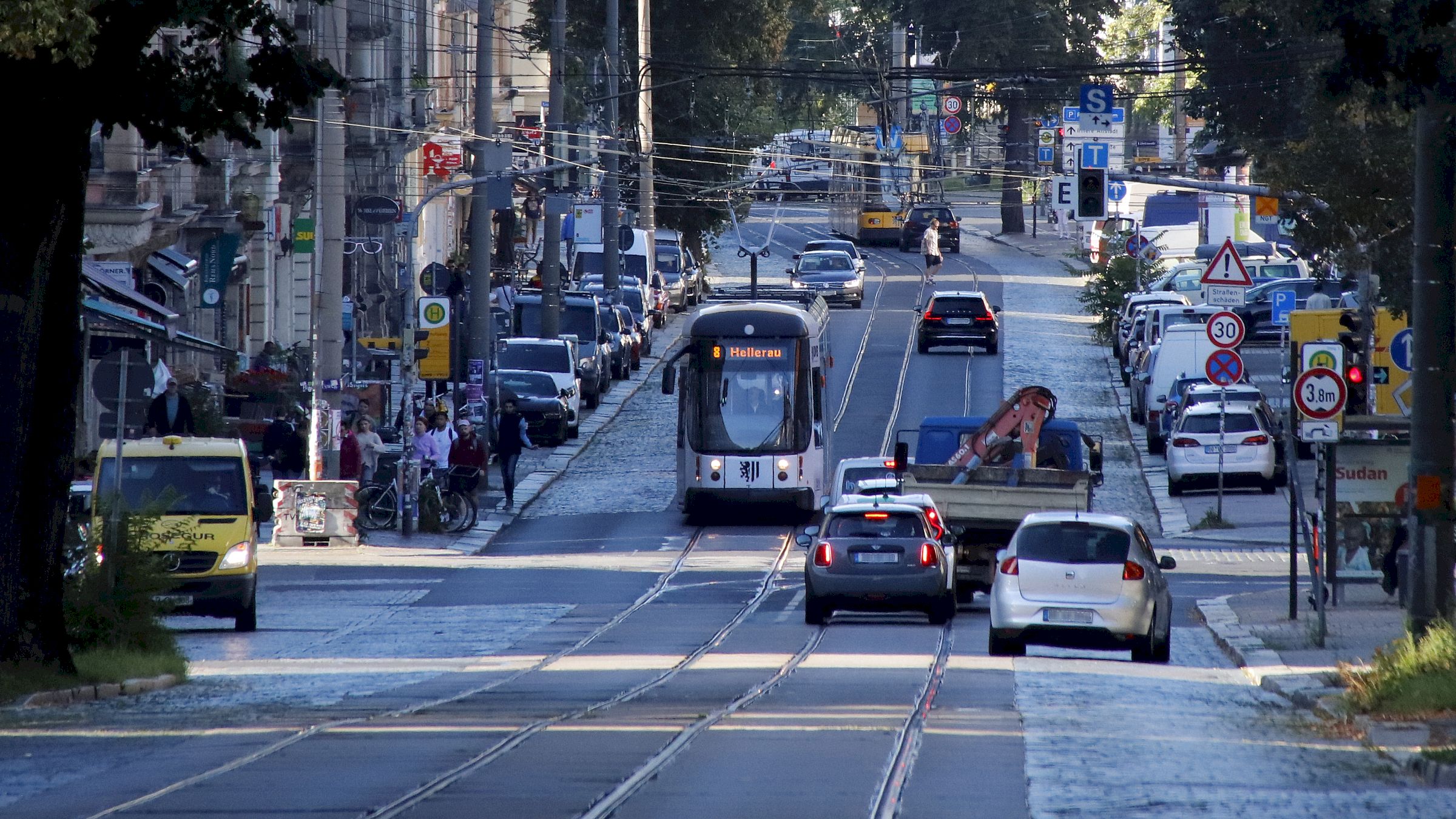 Wieder Kreuze an der Königsbrücker Straße Unendliche Geschichte: Sanierung der Königsbrücker Straße - Foto: Anton Launer