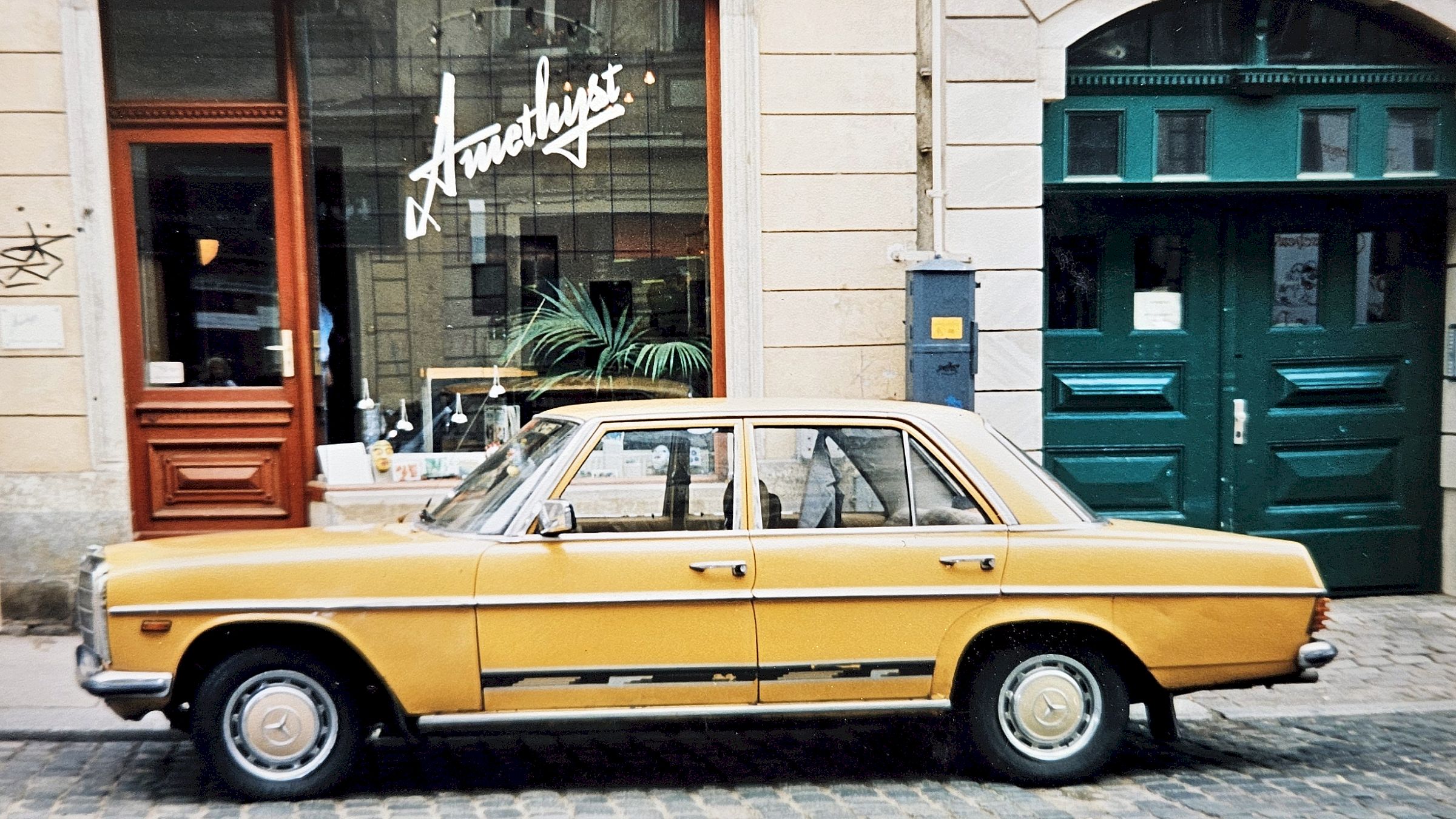 Vor 35 Jahren, damals war der "Amethyst" noch auf der rechten Seite des Hauses, der Umzug erfolgte später. Foto: Martina Schöpe