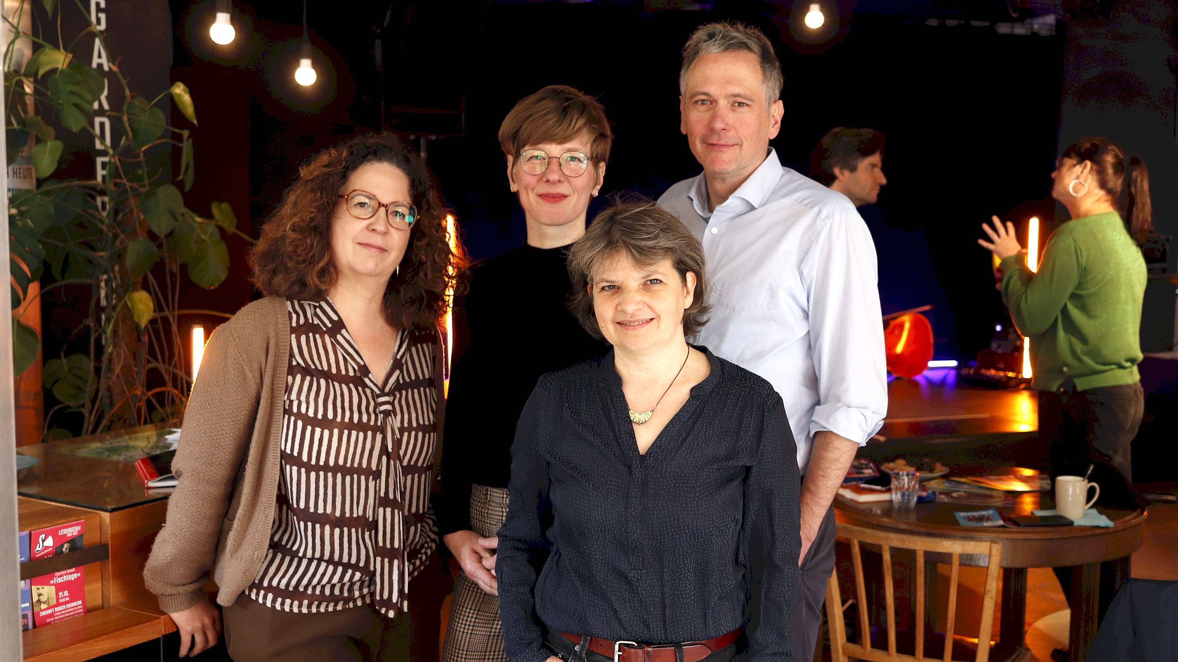 Sie organsieren die Jüdische Woche: Valentina Marcenaro, künstlerische Leitung, Bettina Lehmann, Produktionsleitung, Marianne Steinhagen, Vereinsvorsitzende und
Stephan Hoffmann vom Societaetstheater.