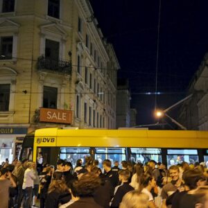 So voll war die Schiefe Ecke nur ganz selten - hier während des Louisenfestes im Juni. Foto: Anton Launer