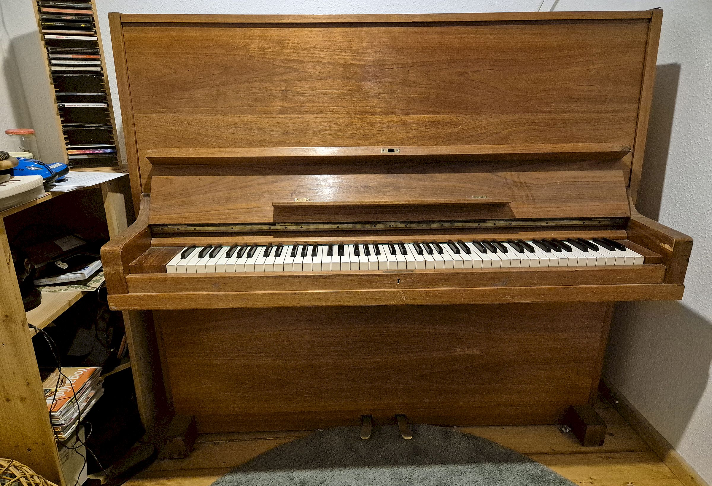 Das "Hundert-Klavier" ist zu haben. Foto: privat