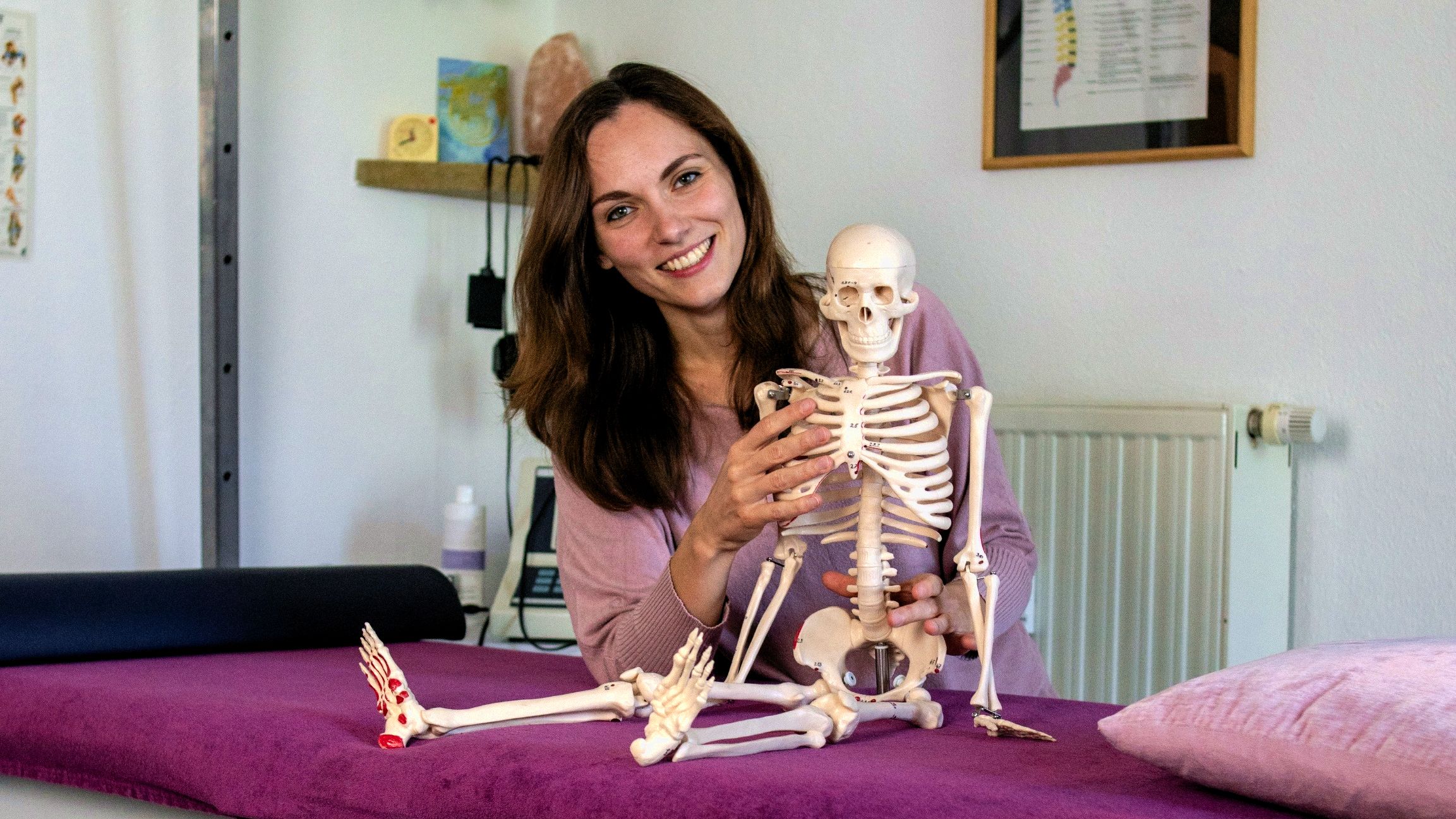 Physiotherapeutische Behandlung von der Expertin Maria Schütt - Foto: PR