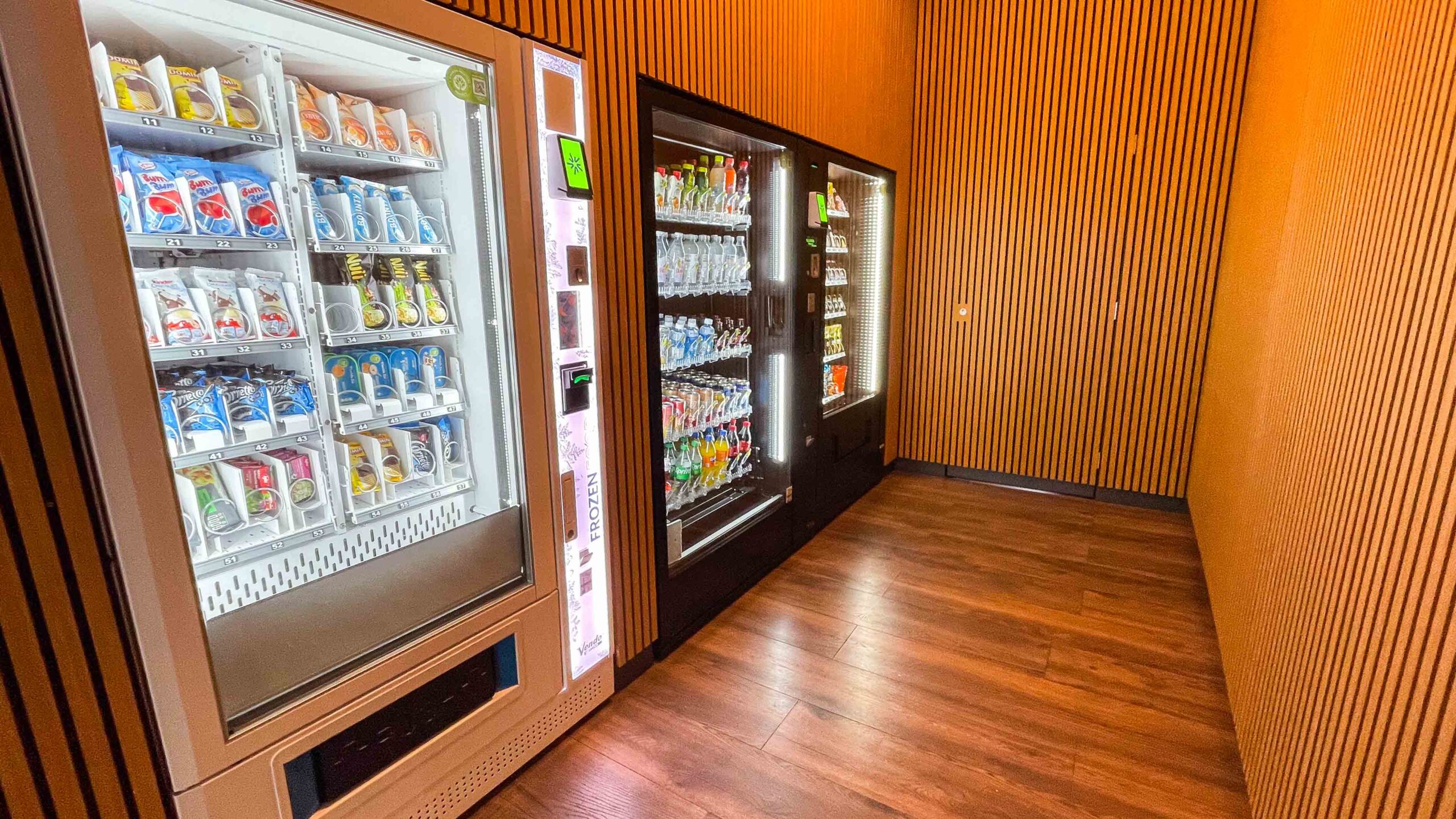 Tiefkühlprodukte, Softdrinks und Snacks im Hinterraum. Foto: Sebastian Diehl