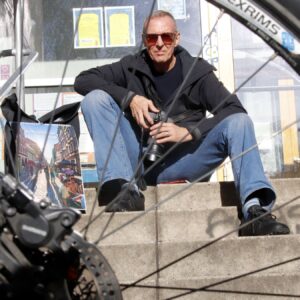 Neustadt lebt auch 2026 Fotograf Peter Zuber, kurz vor einem Einsatz in der Louise - Foto: Anton Launer