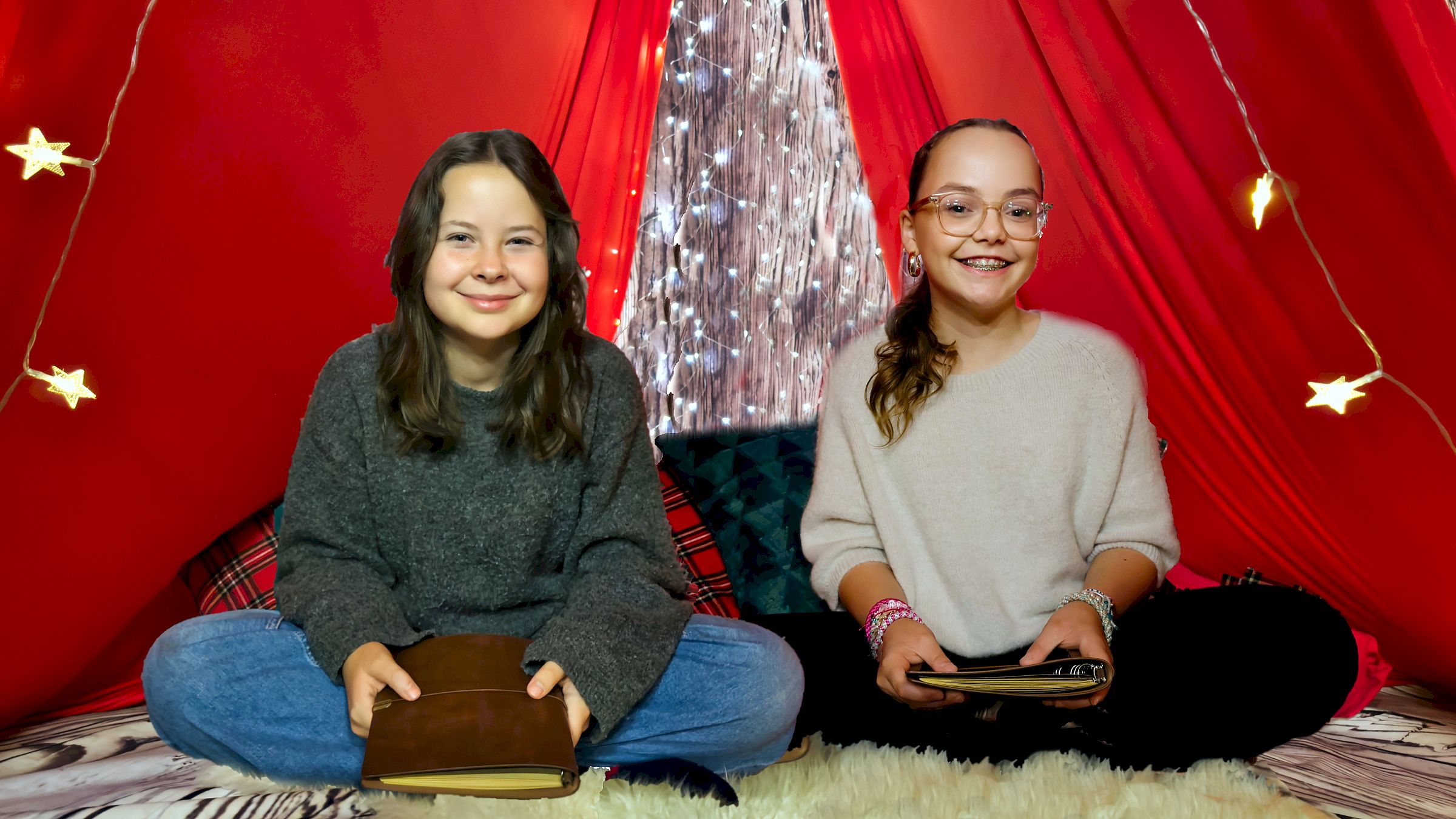 Anna und Luisa lesen winterliche Geschichten Foto: Studienkreis/C. Hofeldt
