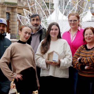 Neustädter Läden sammeln für Kinderhospitz Susanne Wetzel (2.v.r.) freut sich über die Unterstützung der Neustädter Unternehmer*innen - Foto: Anton Launer