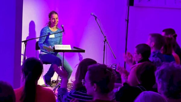 Kiezgeschichten-Autorin Anne Glas - Foto: Enna Miau