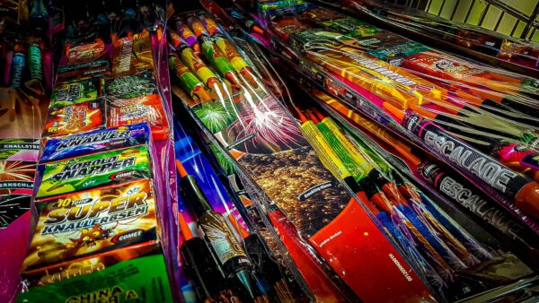 Auswahl an Pyrotechnik - Foto: Landesdirektion Sachsen