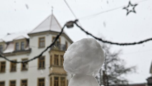 Schneemann vor Stadtteilhaus - Foto: Anton Launer