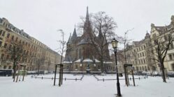 Die Martin-Luther-Kirche wird bunt Martin-Luther-Kirche im Januar 2026 - Foto: Anton Launer