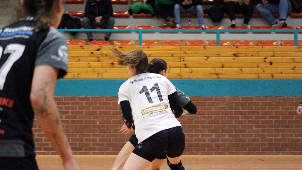 In einer umkämpften Partie gewannen am Ende die Riesaerinnen - Foto: Sportfreunde 01