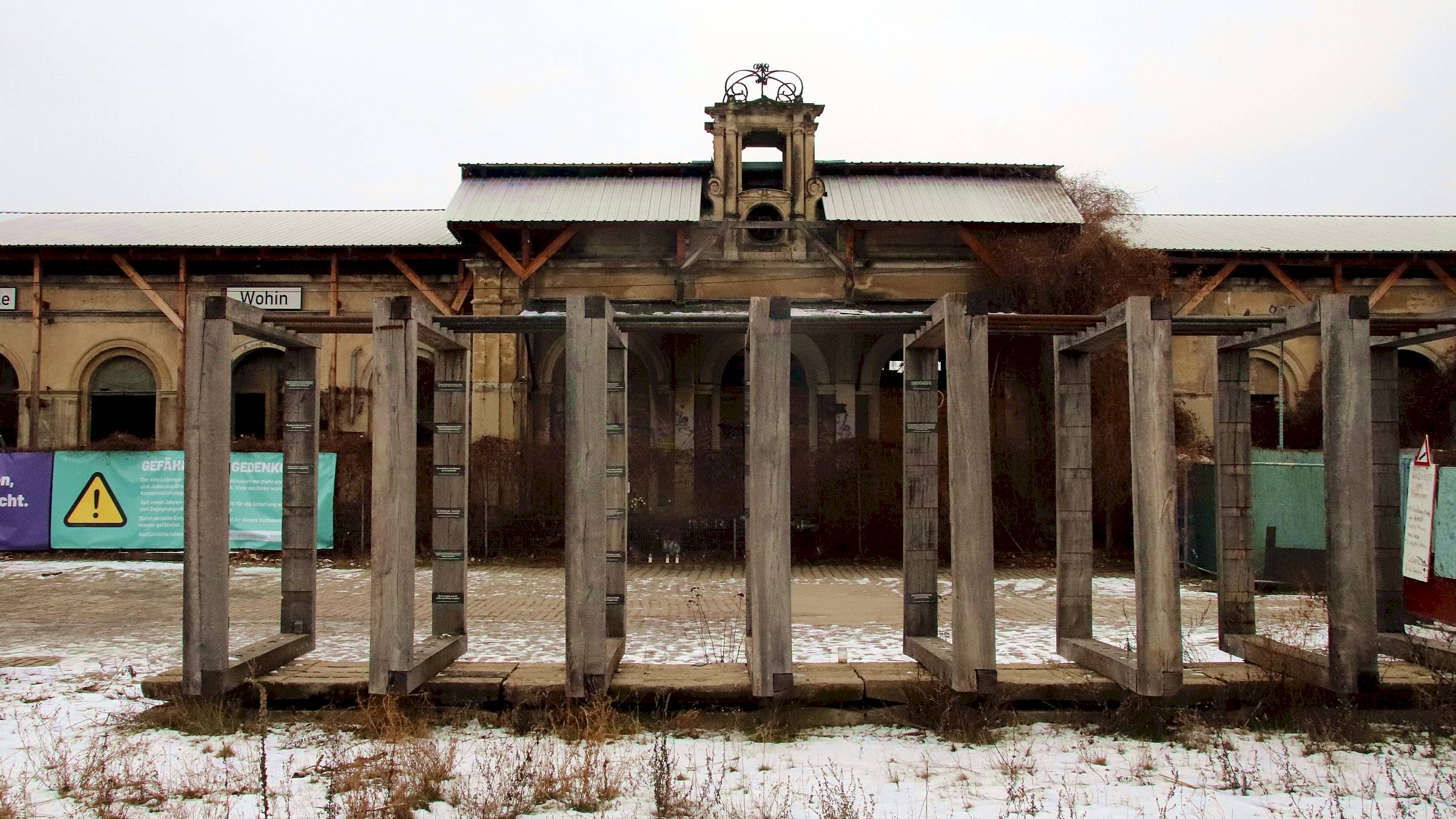 Die Ruine des Alten Leipziger Bahnhofs - hier soll eine Gedenkstätte entstehen. Foto: Anton Launer
