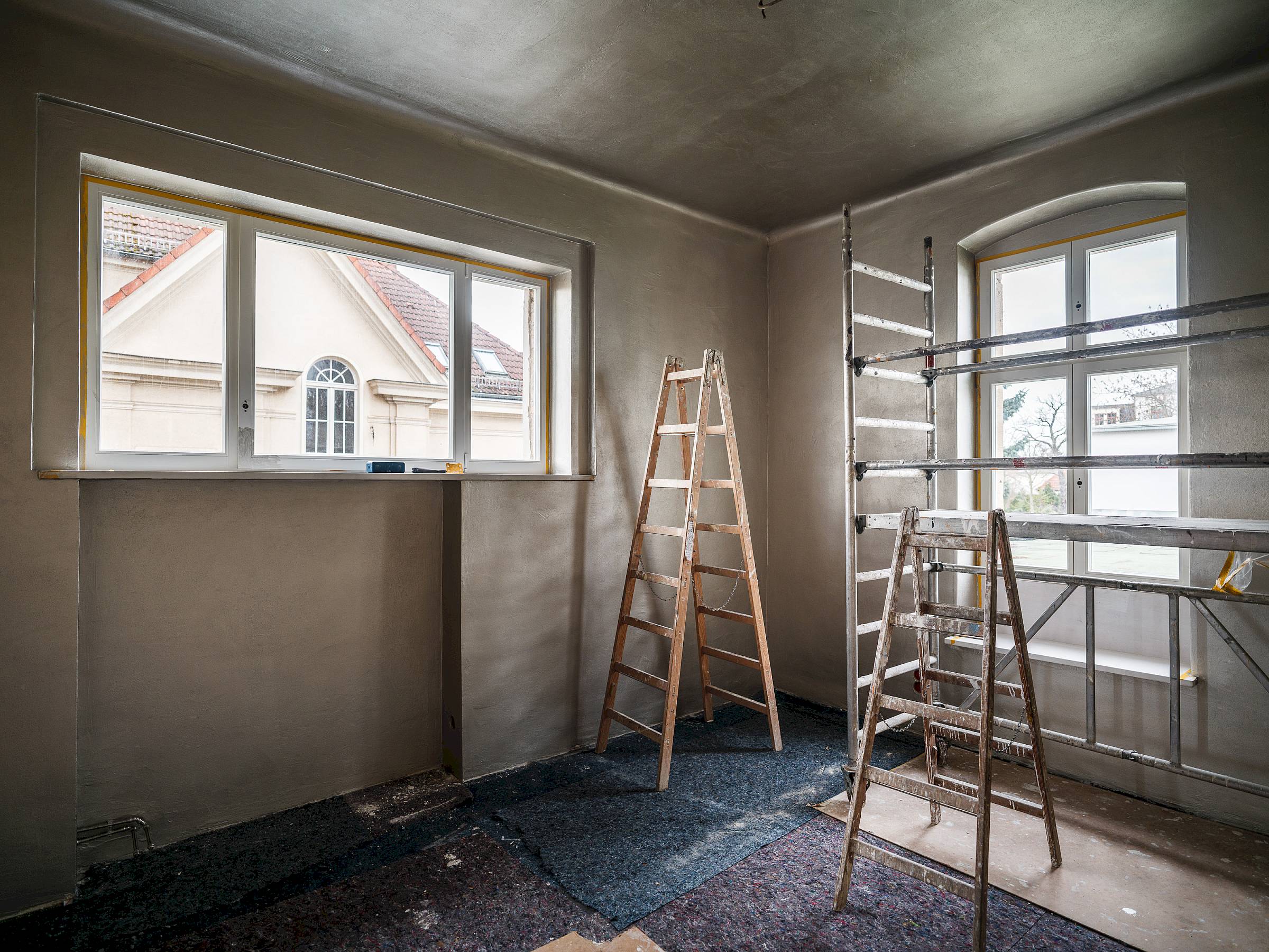 Das silberne Zimmer diente einst Mary Wigman als Schlafzimmer und wird künftig als Raum für Residenzkünstler dienen. Die Sanierung der ehemaligen Wohnräume von Mary Wigman in der Villa Wigman in Dresden. Foto: André Wirsig